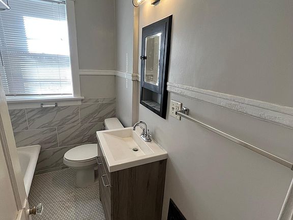 5th image of 2124 Cleveland Pl #2124
