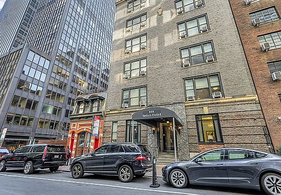 4th image of 144 E 40th St #203