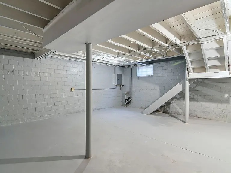 708 S 15th St — Photo 16