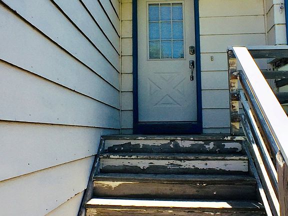 2nd image of 1975 Peggys Ln