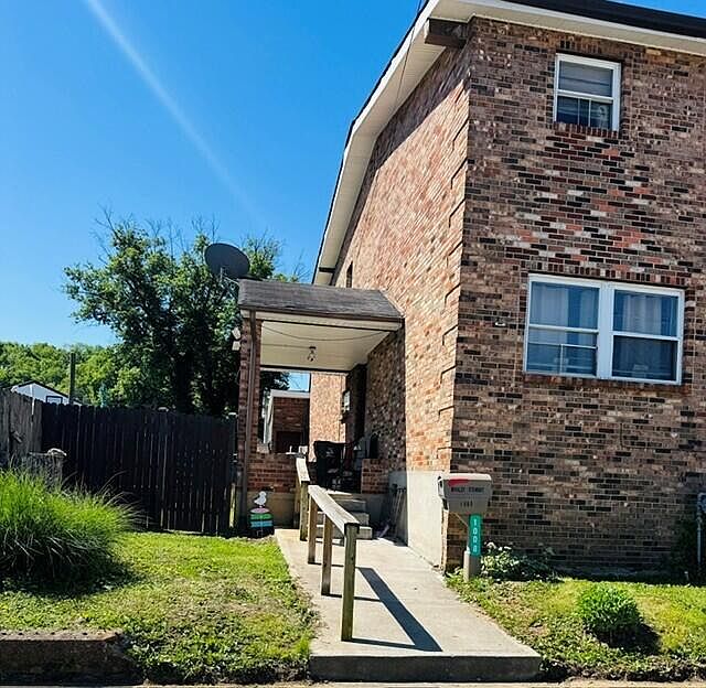 2nd image of 1008 3rd Ave