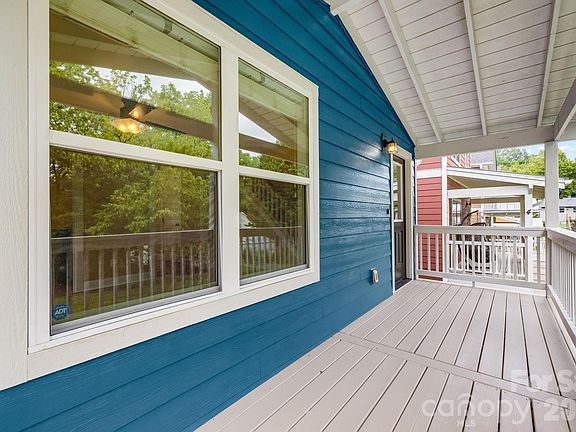 3rd image of 2 Cottage Cove Ln