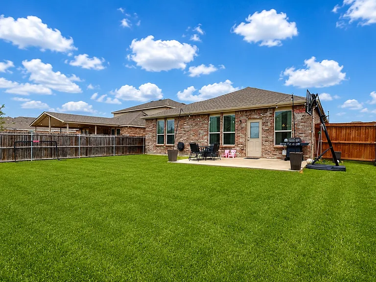 504 Mesa View Trl — Photo 24