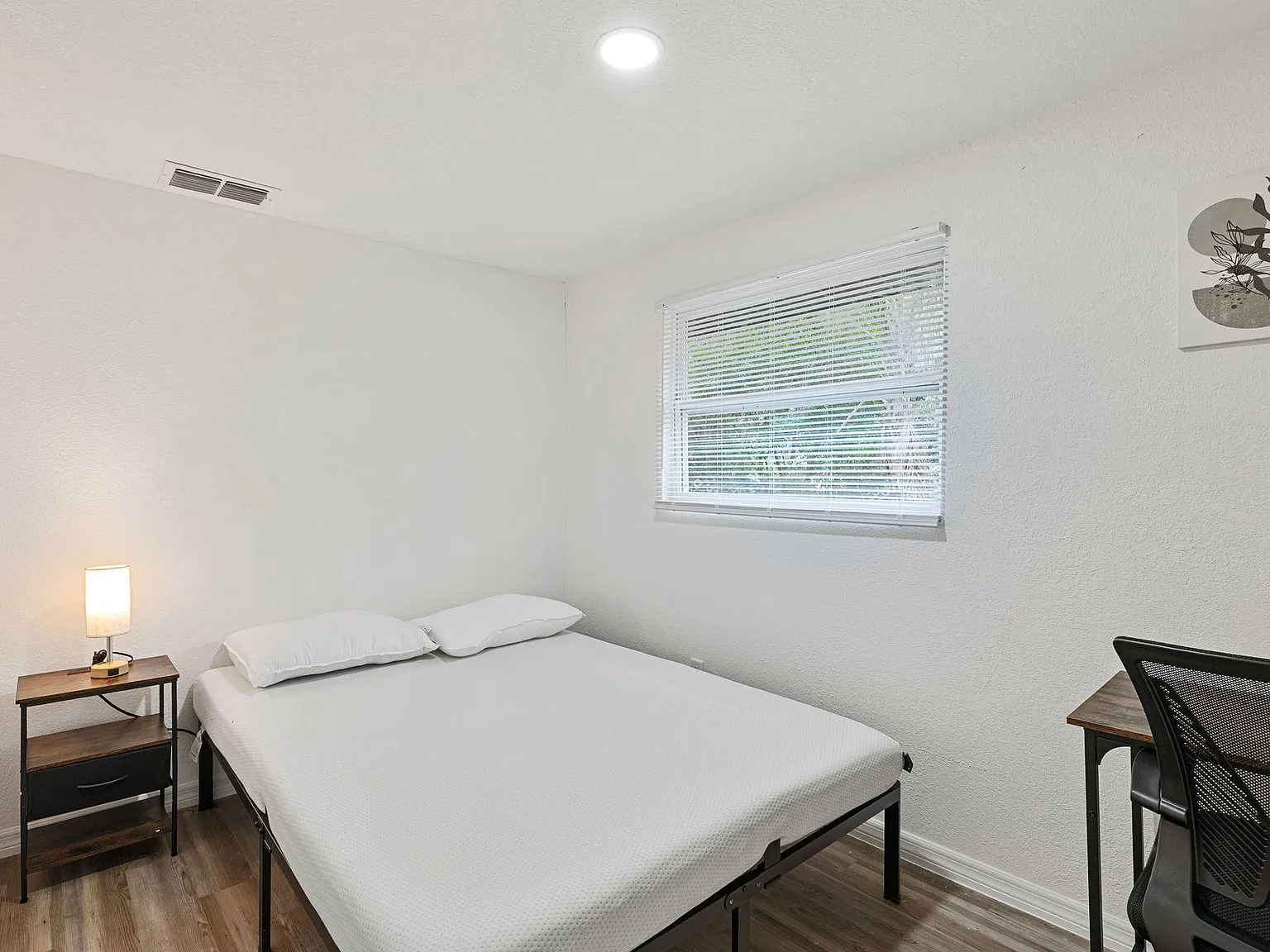 4 bed, 3.0 bath, 1900 sqft, $905 — Photo 1