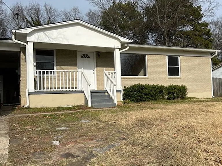 810 Woodlawn Ave — Photo 1