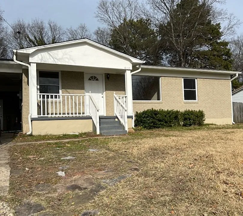 810 Woodlawn Ave