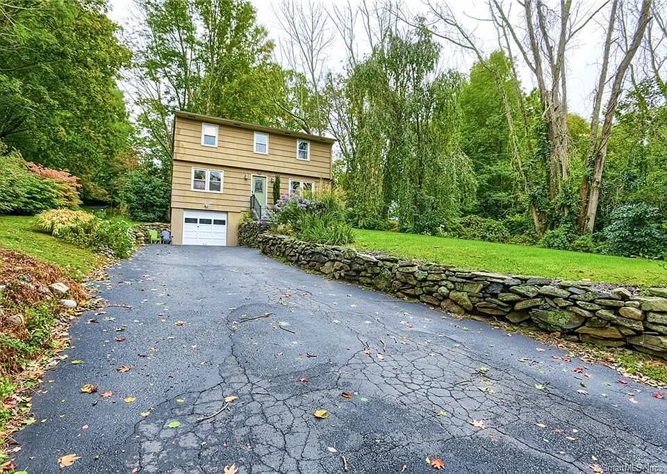 1st image of 9 Meadow Dr