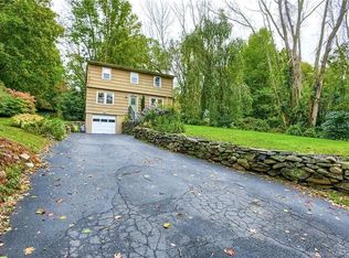 9 Meadow Dr, Gales Ferry, CT 06335