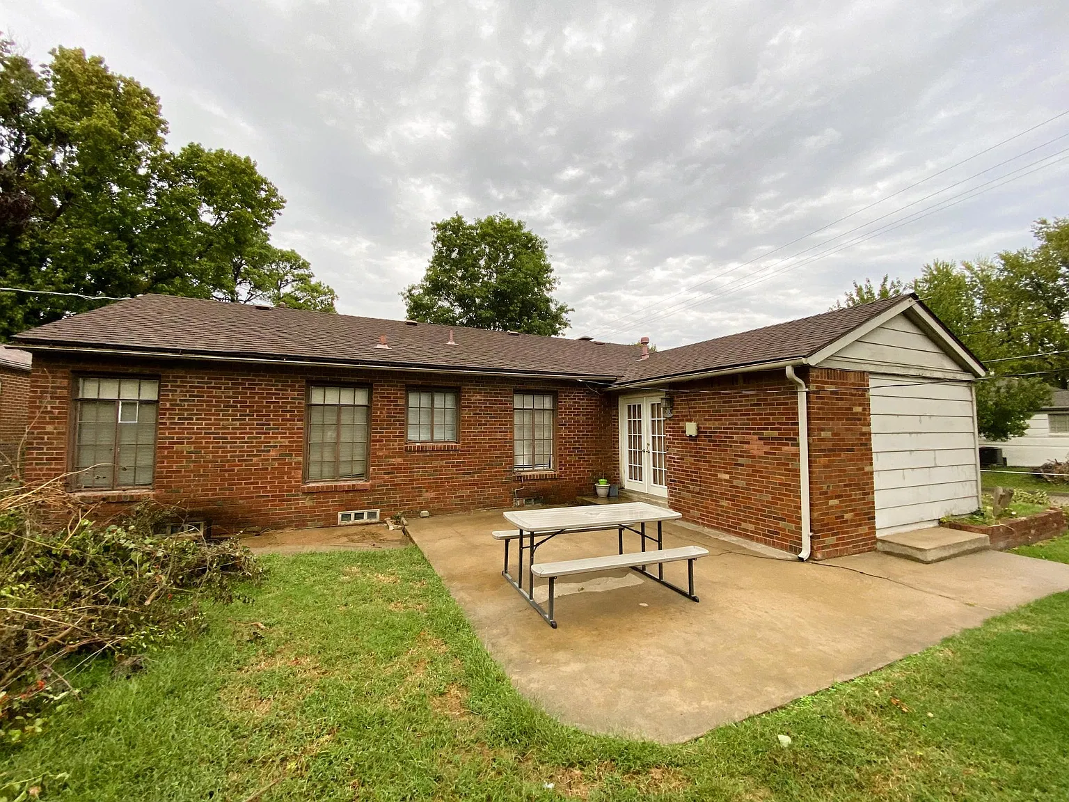2 bed, 1.5 bath, 1650 sqft, $1,600 — Photo 2