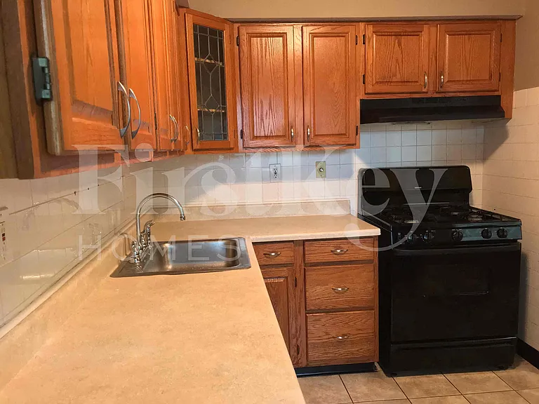 910 Claver Ln — Photo 7