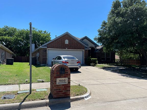 3rd image of 900 Chestnut Ln