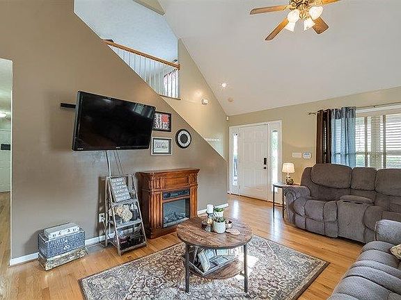 4th image of 105 Potomac Ct