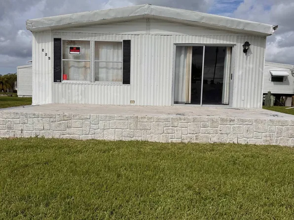 225 Temple Dr, Fort Myers, FL 33905