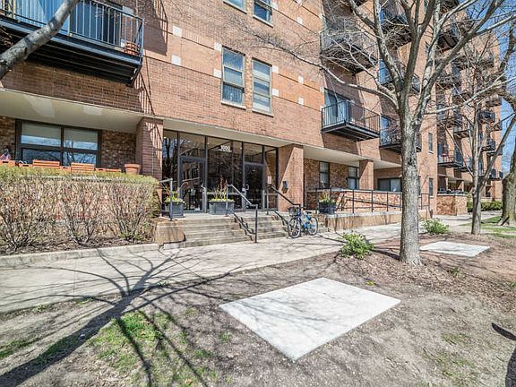 2nd image of 1000 E 53rd St Unit 107