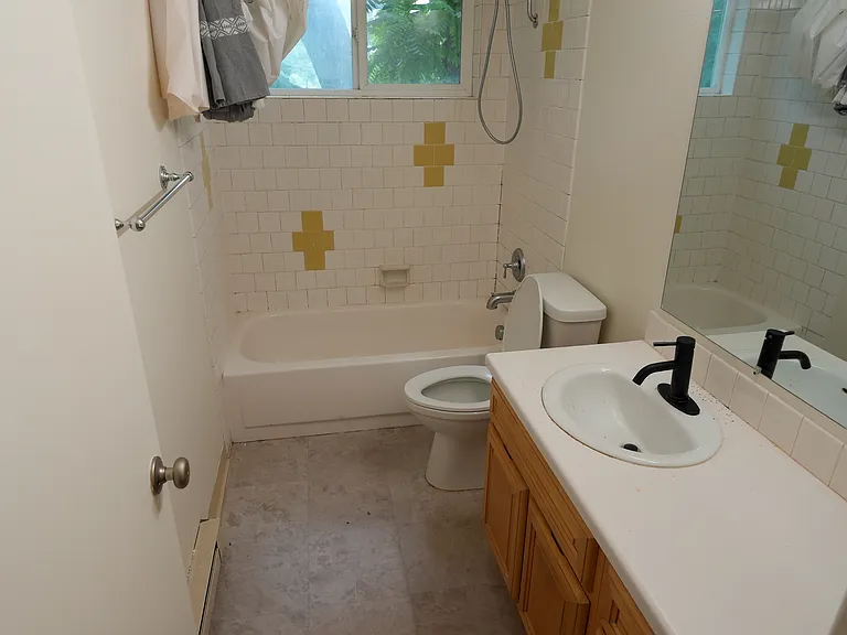 302 S McLoughlin Blvd #308 — Photo 2