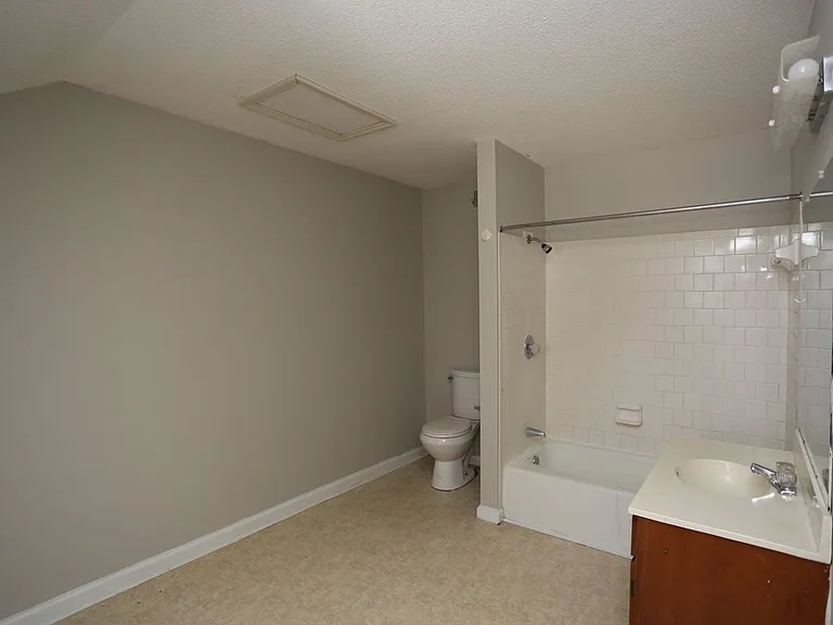 226B Courtney Way — Photo 27