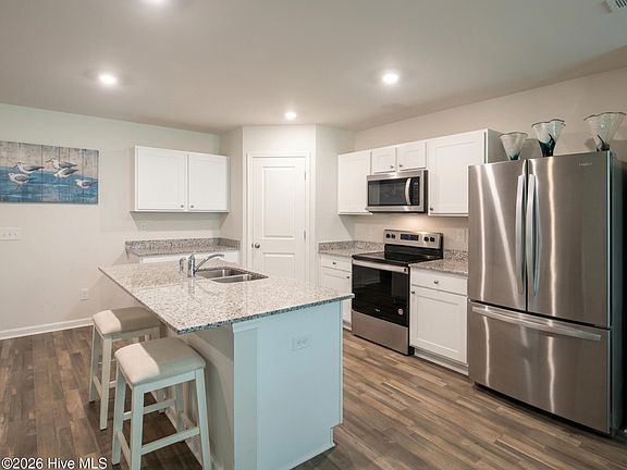 5th image of 2184 Bayside Street SW