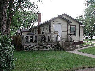 2nd image of 802 E 7th St