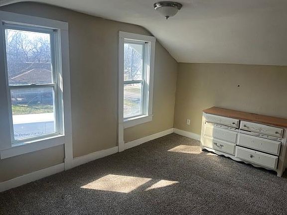 3rd image of 325 Brown Ave