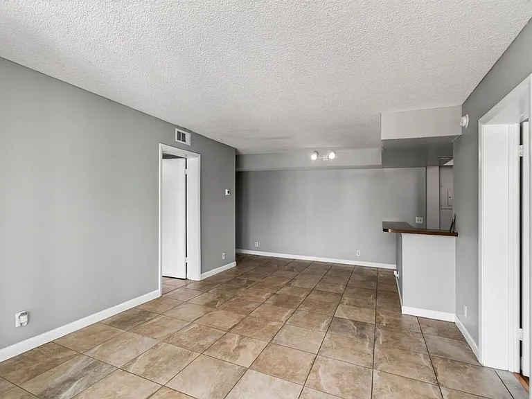 744 Executive Center Dr #23-9-23 — Photo 5