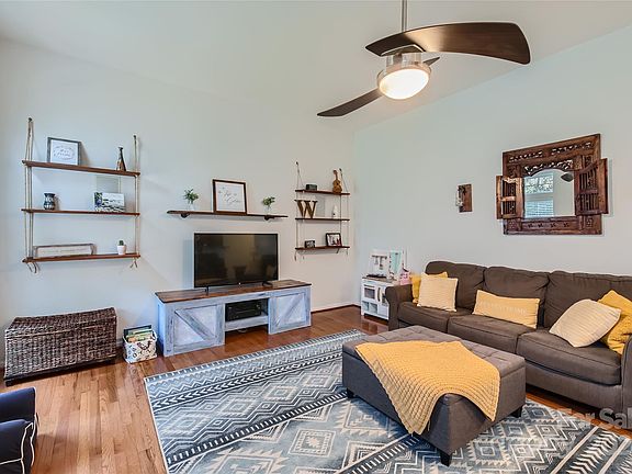 4th image of 2543 Shannon Dr