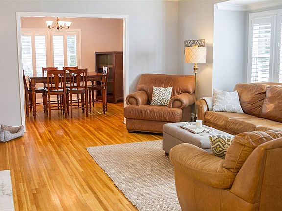 4th image of 3444 E Northwood Dr