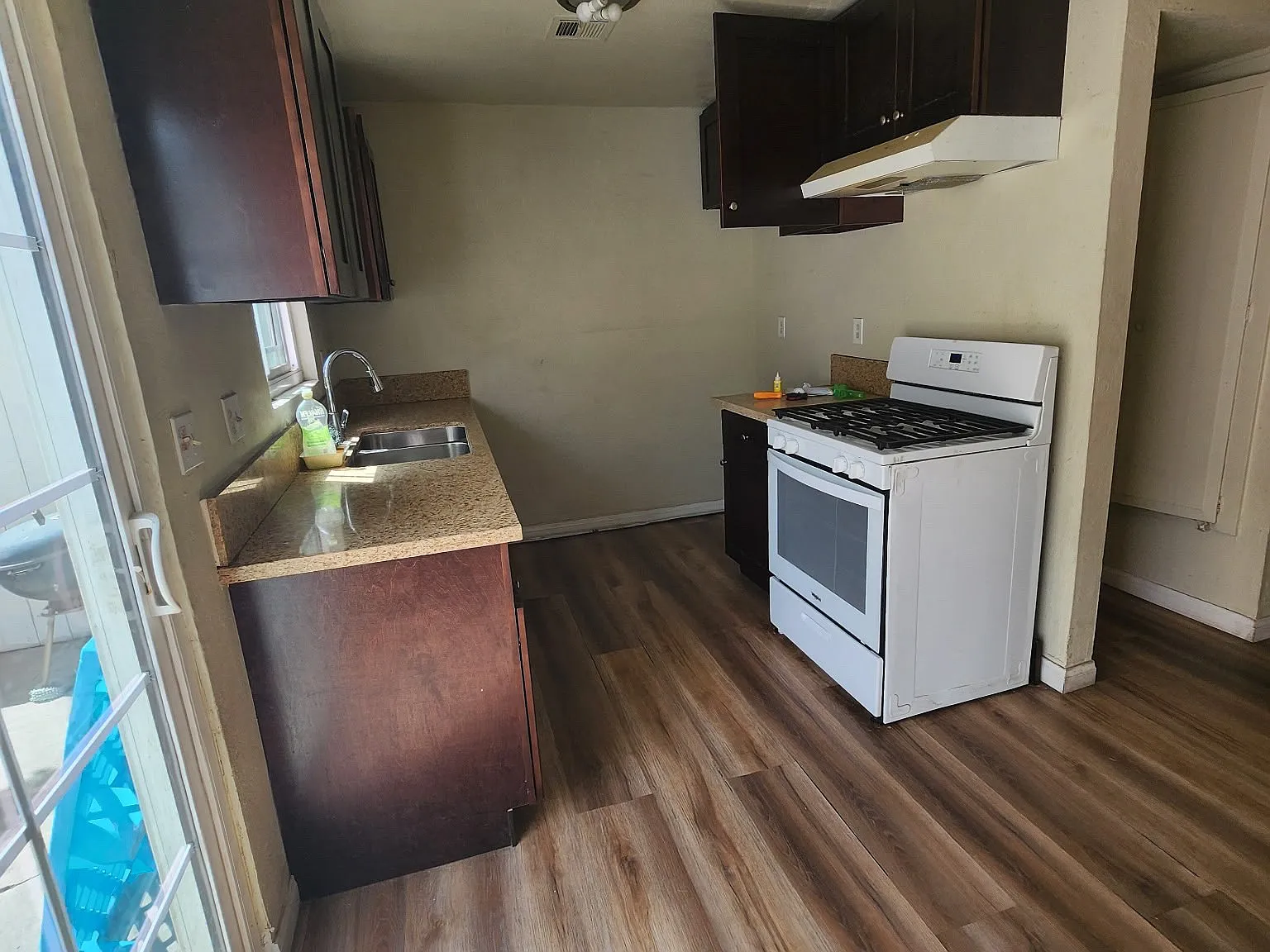 2 bed, 1.5 bath, 1000 sqft, $2,000 — Photo 3