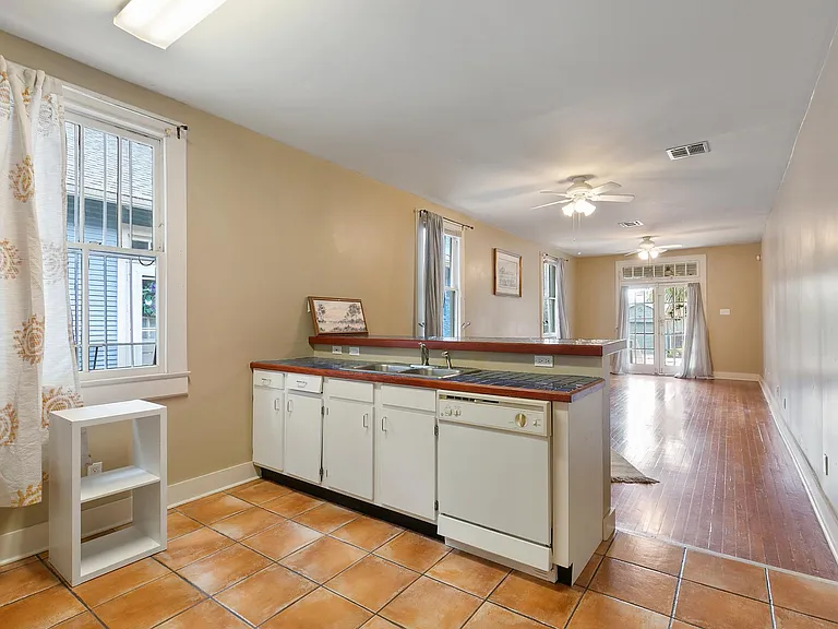 2413 Lowerline St — Photo 6