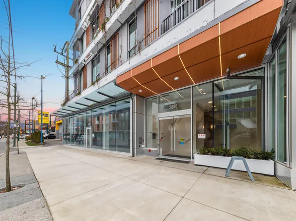 2888 Arbutus St #307, Vancouver, BC V6J 3W5