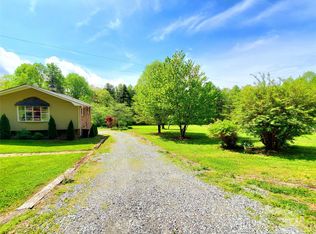 583 Andrews Rd, Zirconia, NC 28790