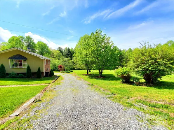 583 Andrews Rd, Zirconia, NC 28790