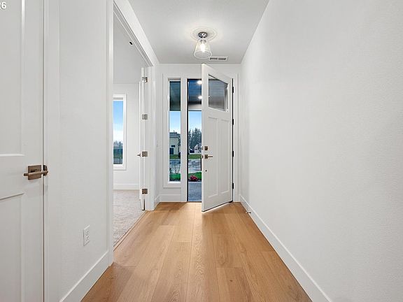 4th image of 3510 N 11th Cir