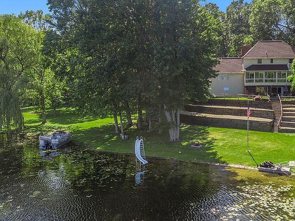 4th image of 50415 Maple Rd