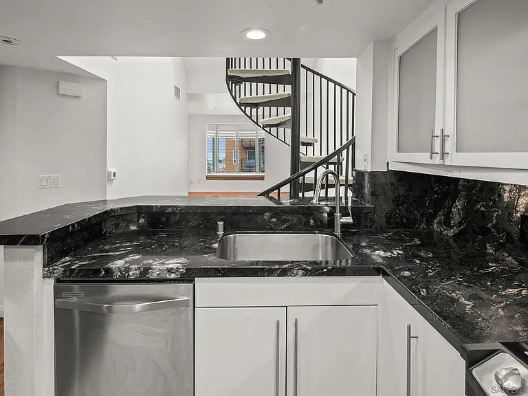 2400 5th Ave #438 — Photo 7