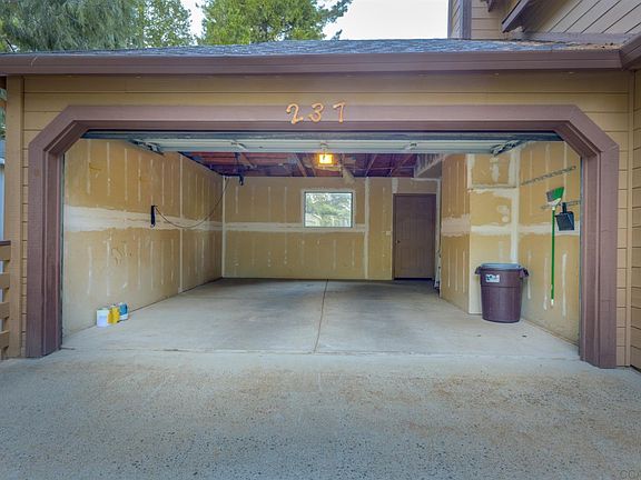 3rd image of 237 Mill Creek Cir