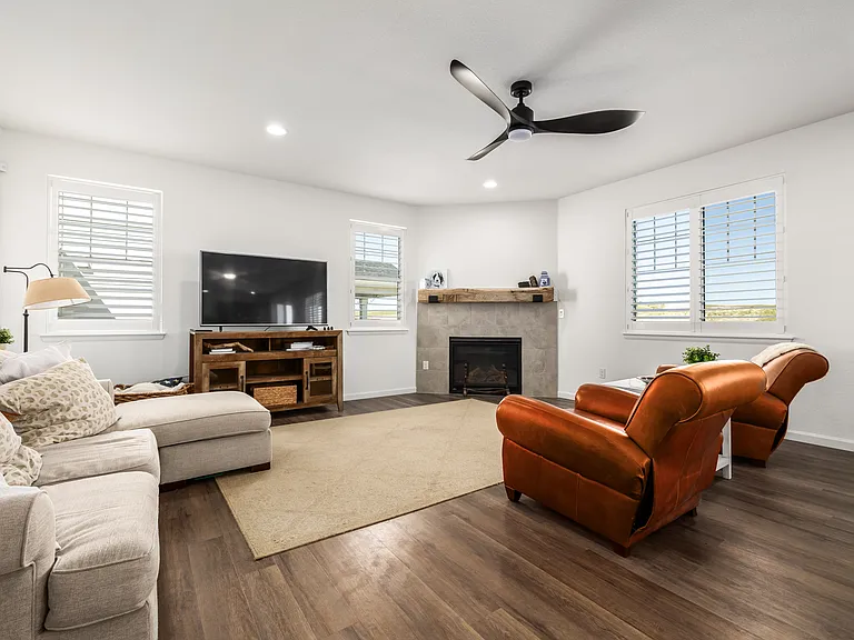 943 W Hopkins Dr — Photo 14