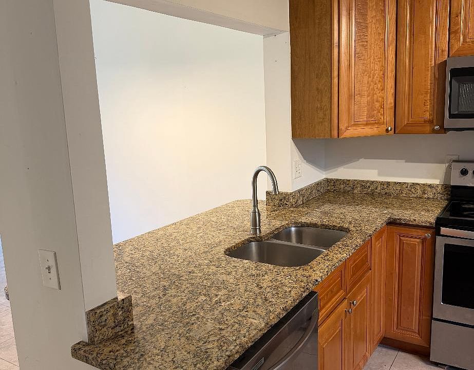 1st image of 21943 REMSEN Terrace #203