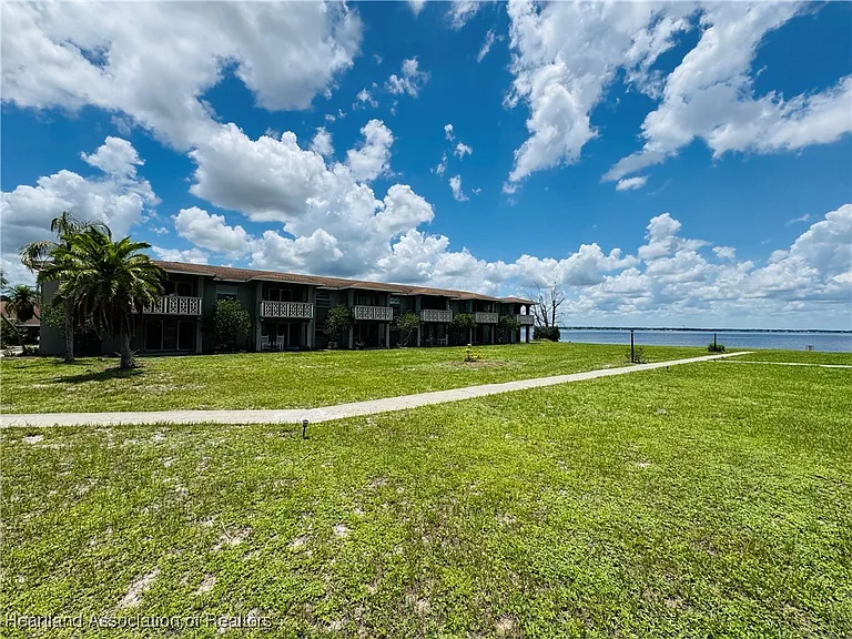 1015 Lakeview Dr — Photo 18
