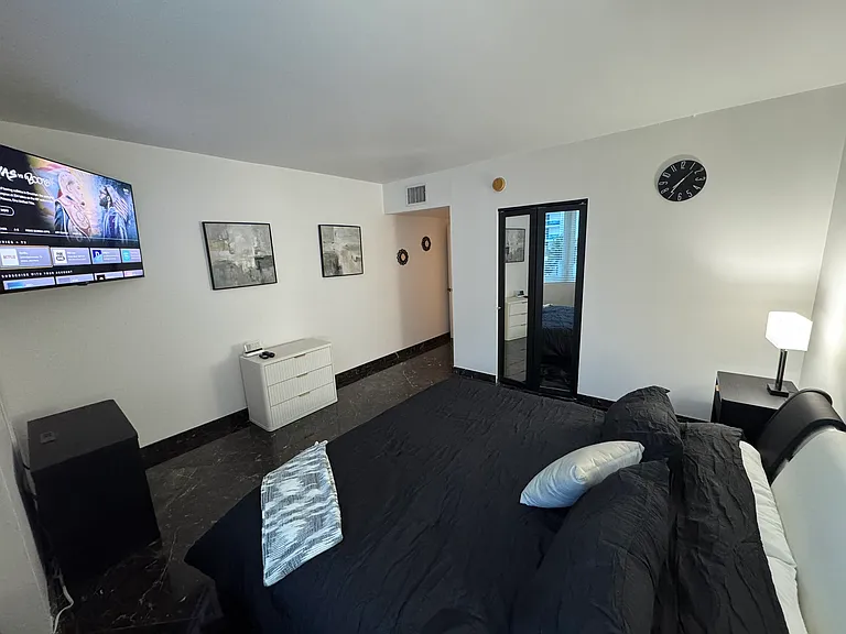 2301 Collins Ave #817 — Photo 45