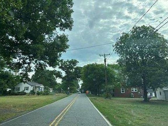 Exterior Neighborhood (street photo)