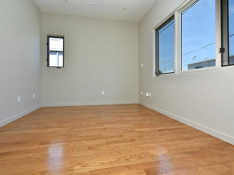 744 Marine St — Photo 36