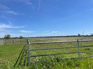 5th image of 715 SE County Road 2190