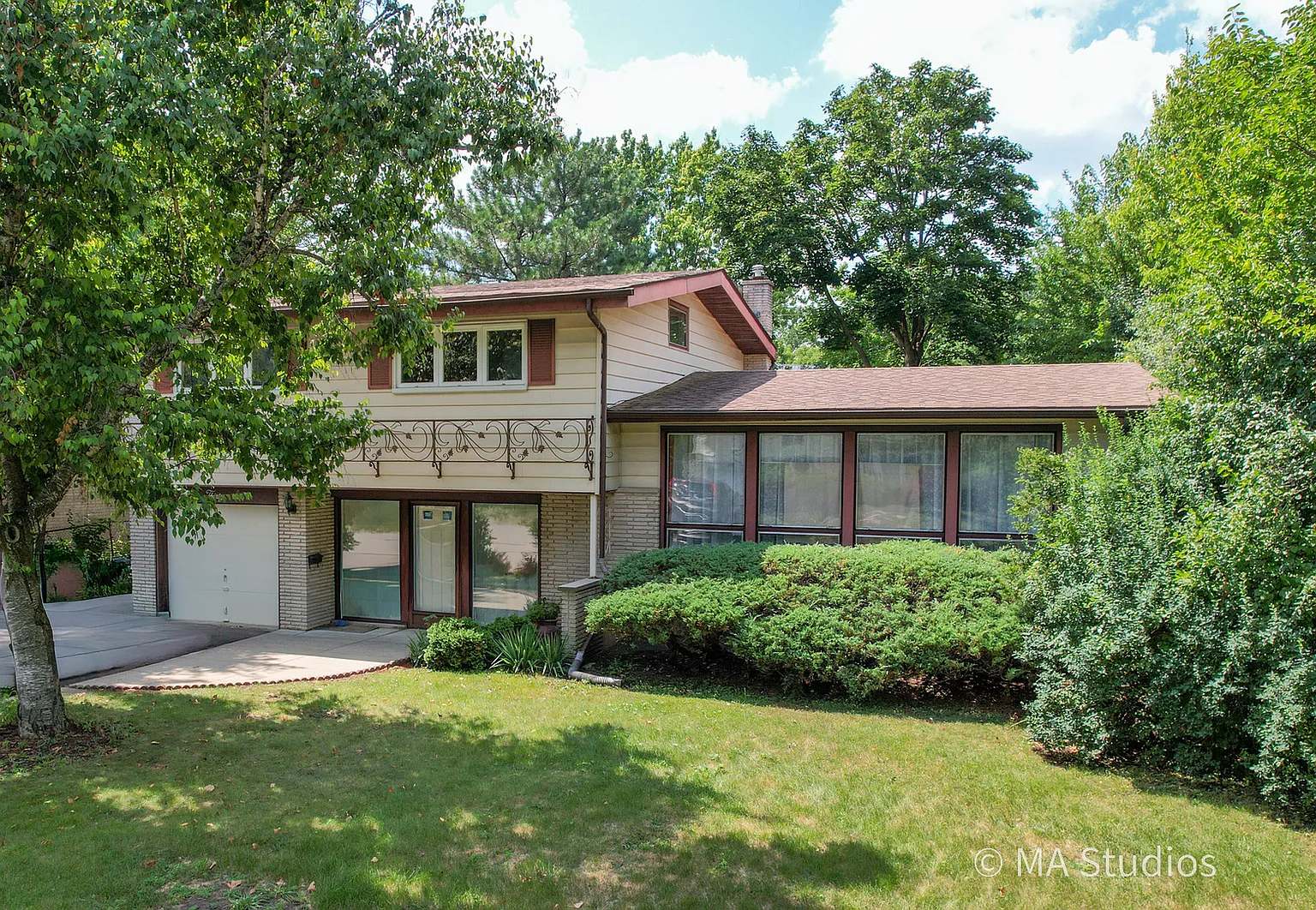 636 Clearview Dr photo 1