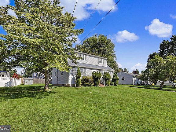4th image of 16 Running Brook Rd