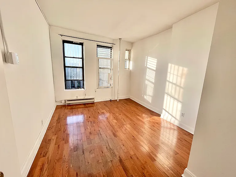 297 Troutman St #3L — Photo 1