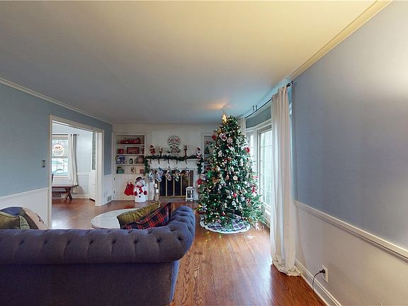 3rd image of 160 Griswold Dr