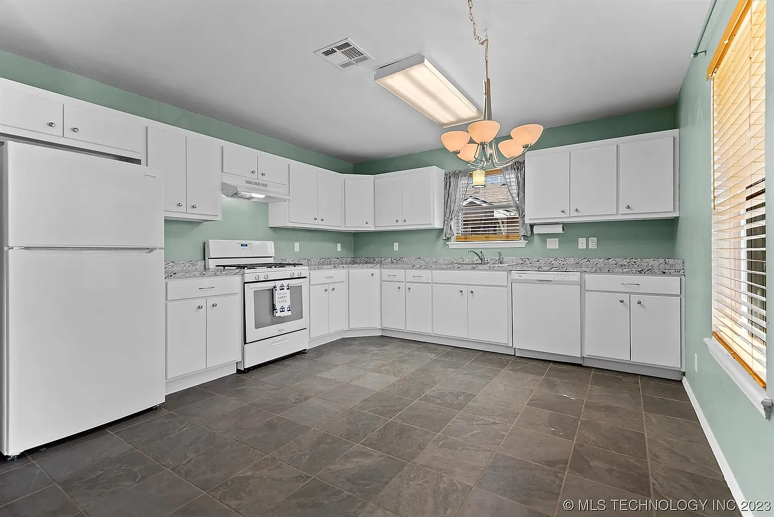 3 bed, 1224 sqft, $1,450 — Photo 4