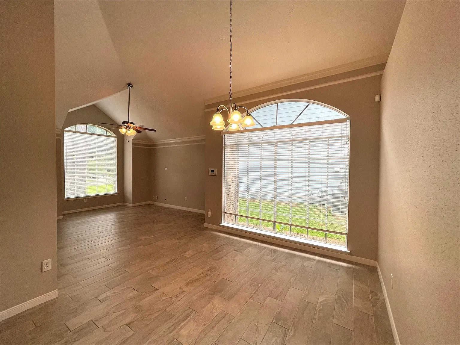5 bed, 2.5 bath, 2289 sqft, $2,300 — Photo 4