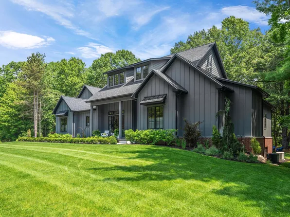 3341 Gaslight Ln, Saugatuck, MI 49453