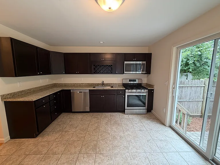 283 Lake St #B — Photo 8